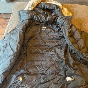 Never worn North face bubble puffer jacket. Size 2X.